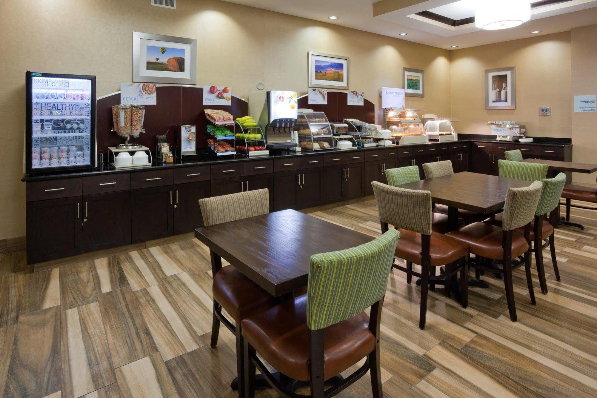 Holiday Inn Express & Suites Fort Dodge By Ihg Eksteriør bilde